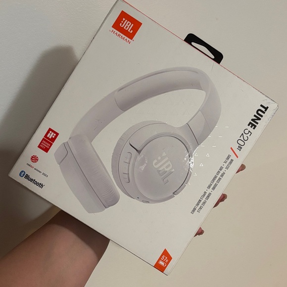 NIB JBL Tune 520BT Bluetooth Wireless On-Ear Headphones - WHITE - Picture 5 of 9